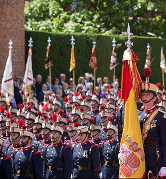 Militares españoles desfilando por el Día de las Fuerzas Armadas de España